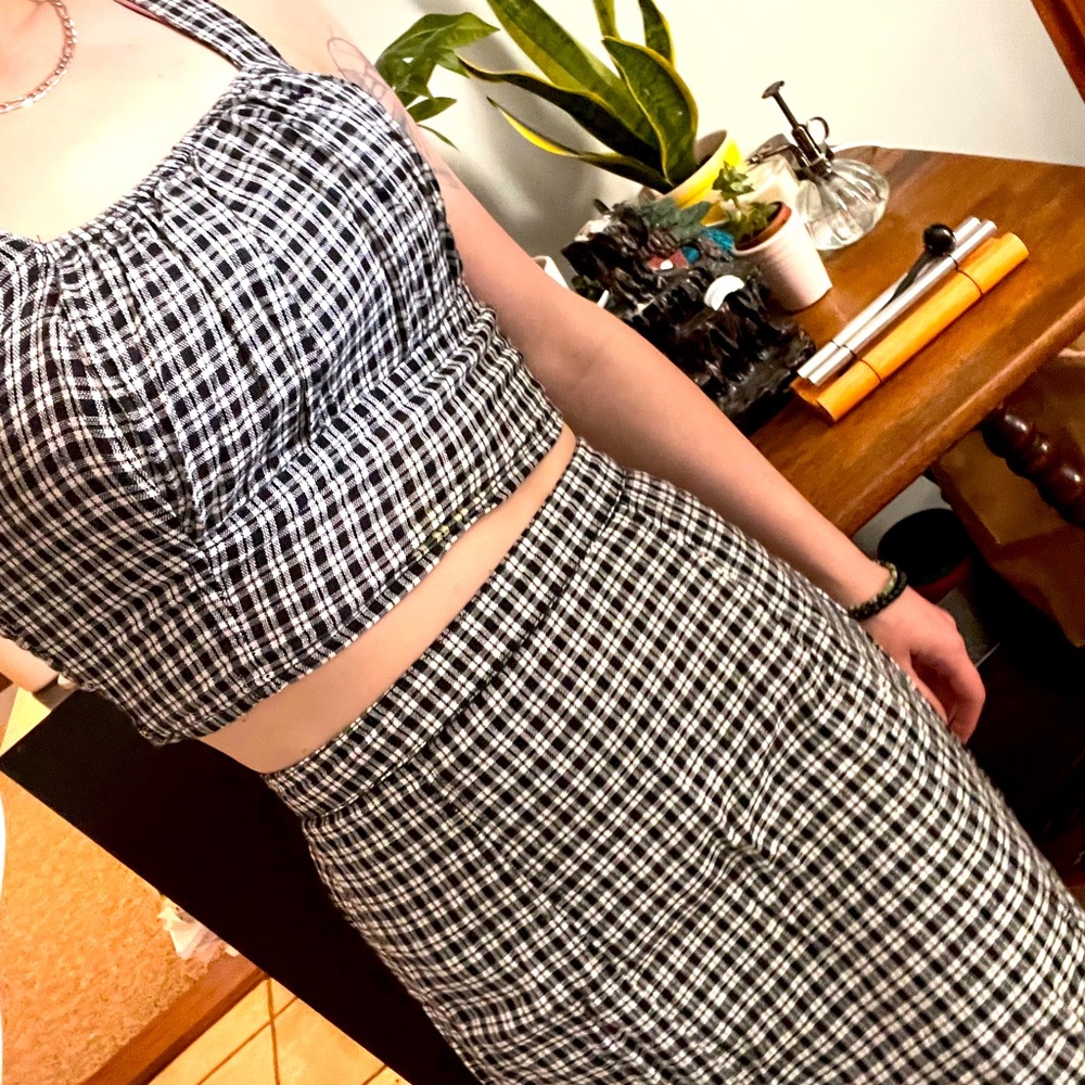 2 piece skirt and tank set- linen material. Worn once